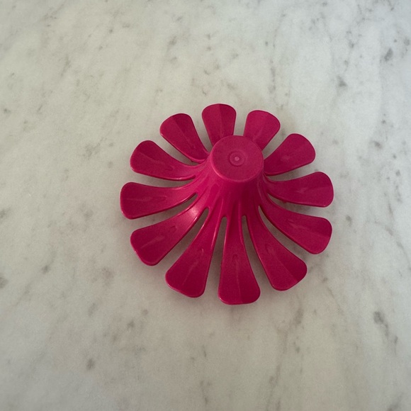 Tupperware Cake Slicer - Picture 2 of 2